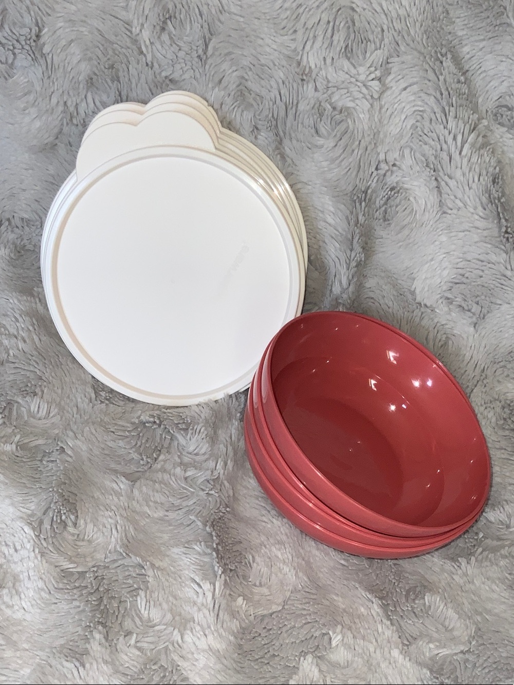 Tupperware cereal bowls Set with White Lids